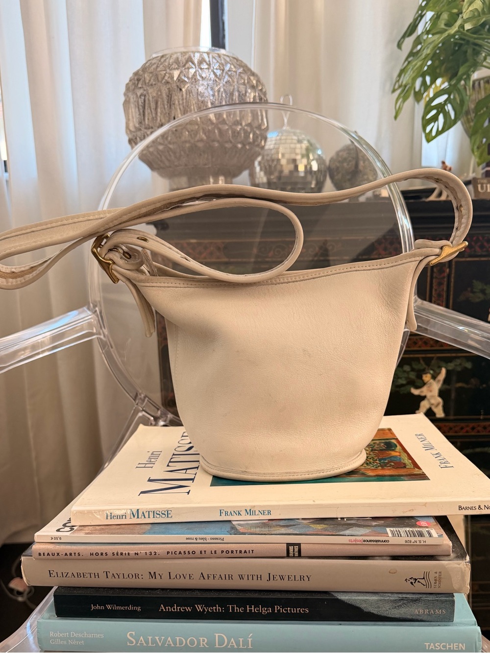 Vintage Coach Maggie- great size- crossbody in ivory-